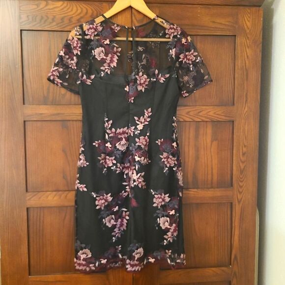 White House Black Market Floral Overlay Dress Size 2 - Picture 9 of 9